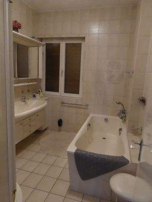 Das Badezimmer im OG