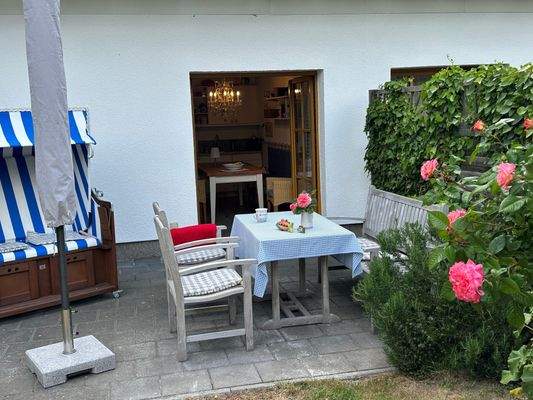 Seitterrasse  & Zugang Wohnung