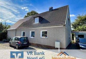 Frontansicht von der Zufahrt