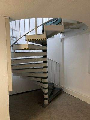 Wendeltreppe in die untere Etage