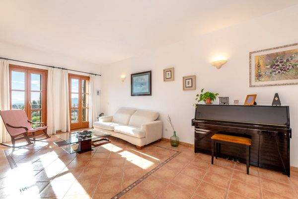 Lichtdurchfluteter Wohnbereich