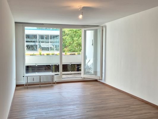 02_Zimmer mit Balkon