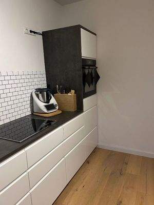 Küchenzeile mit Herd