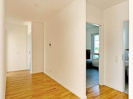 Flur mit Zugang zu allen Räumen