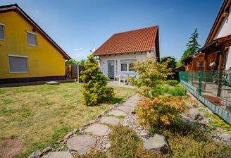 Außenansicht mit Garten
