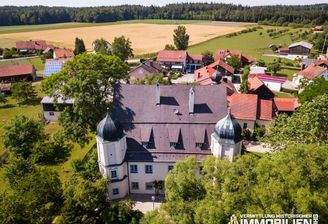 schloss-drohnenaufnahme