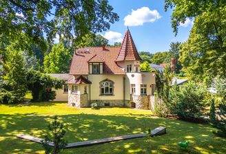 Altbauvilla mit Turm