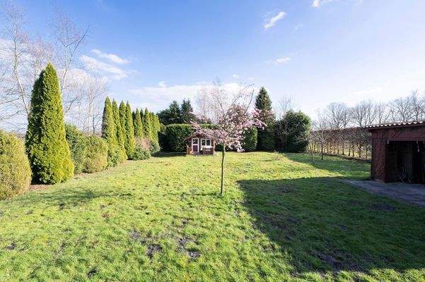 großzügiger Garten