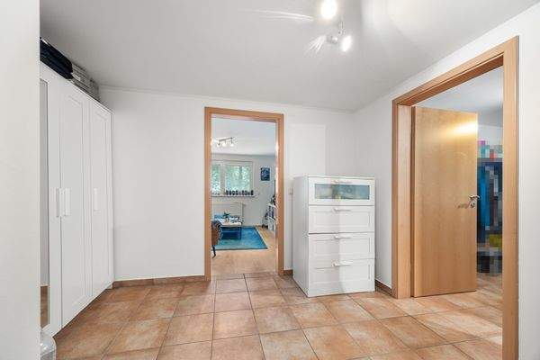 Flur zum Kinderzimmer KG