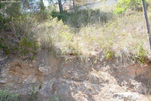 Hanggrundstück mit Meerblick