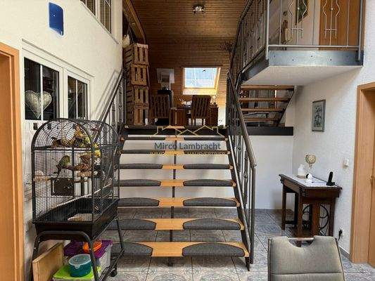 Blick vom Ess- in den Wohnbereich