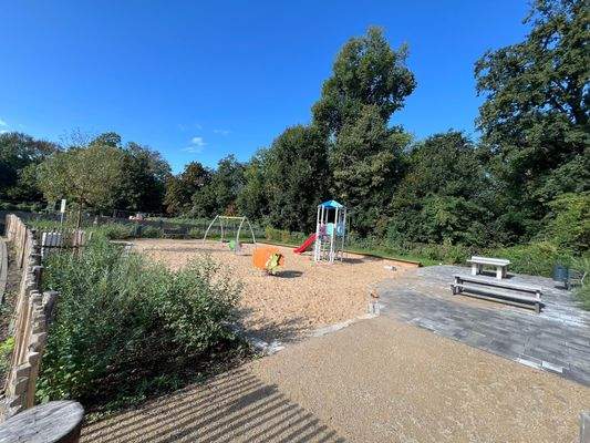 Spielplatz 3.jpg