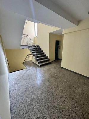 Treppenhaus / Aufzug