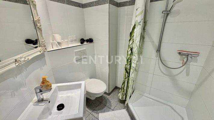 Praktisch & stilvoll – Badezimmer mit Dusche