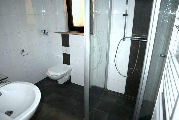Duschbad mit Waschm.-Anschluss