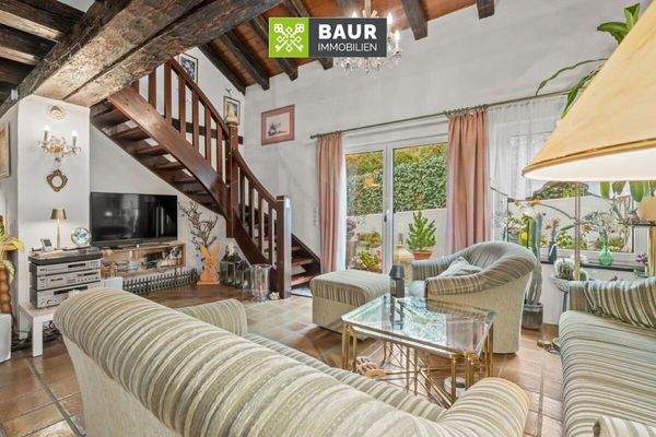 Wohnbereich und Treppenaufgang