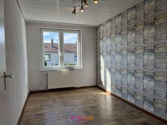 Das zweite von drei Zimmern im Obergeschoss