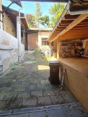 Hofeinfahrt - viel Platz für Fahrzeuge.jpg