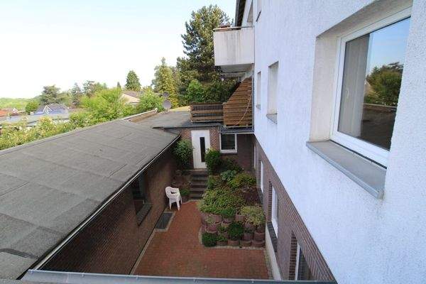 Blick auf den Innenhof und Dach des Anbaus 