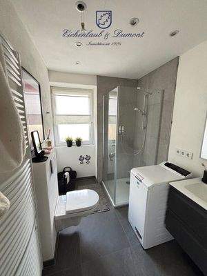 Duschbad mit Fenster