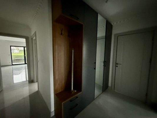 Flur mit Garderobenschrank