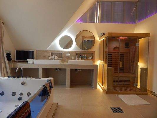 Infrarotsauna & TV-Schminkecke