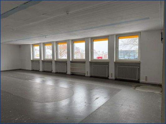 Raum mit Fensterfront