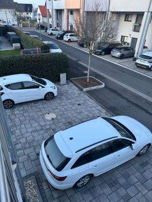 2 Stellplätze vor dem Haus