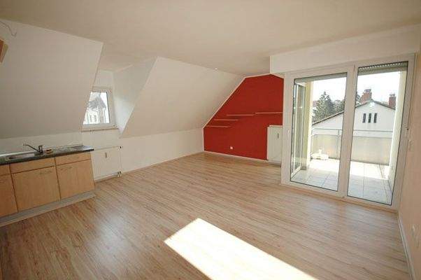 Heller Wohn- und Essbereich