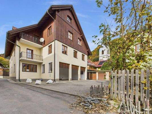 CAM04191G0-PR0066-STILL002