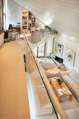 Blick von der Galerie in den Wohnbereich im EG