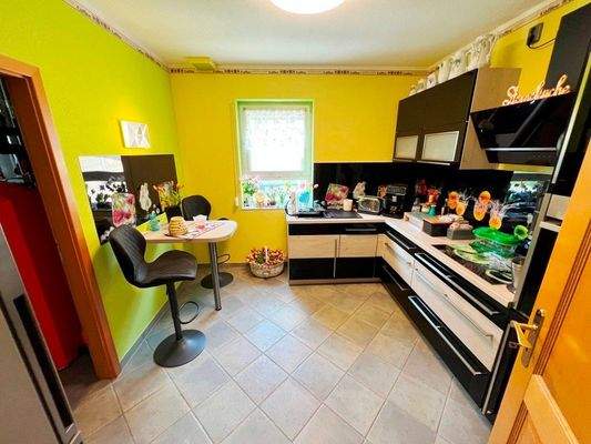 Küche mit Einbauküche