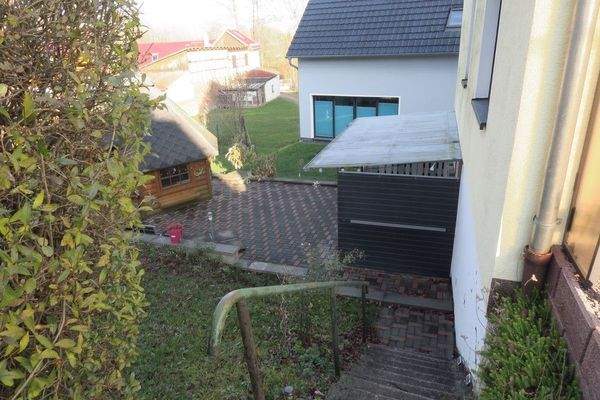 Treppenanlage zum Grundstück