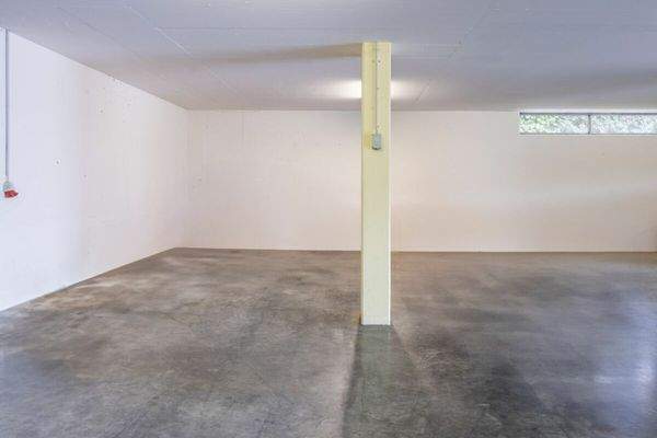 geräumige Garagenplätze