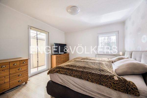 Elternschlafzimmer mit Ostbalkon im Obergeschoss mit einer Größe von 13 m²