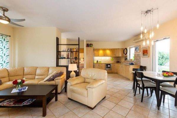 Kreta, Plaka: Einzigartige Villa mit herrlicher Aussicht zu verkaufen