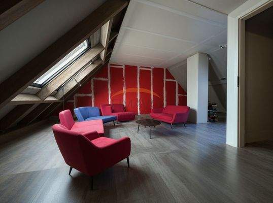 ausbaubarer Dachboden... - Wohnzimmer, Bauhaus - (KI generiert)