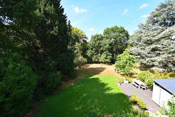 22 Blick in den Garten