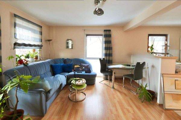 Wohnzimmer / offene Küche