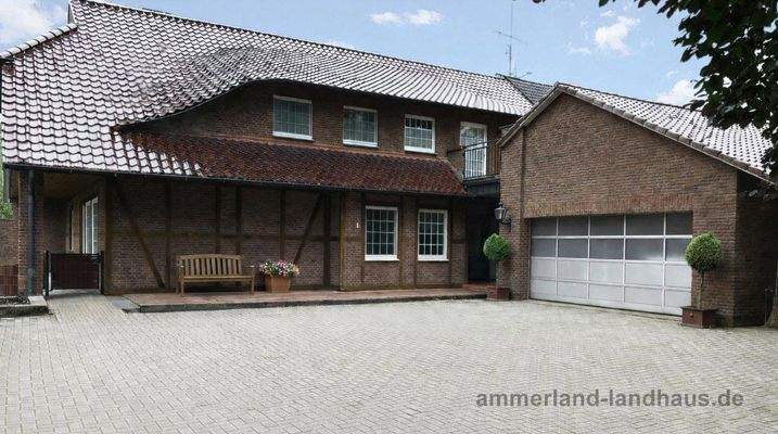 Haupthaus mit großzügigem Hof