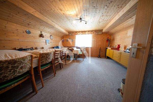 großer Raum Dachgeschoss