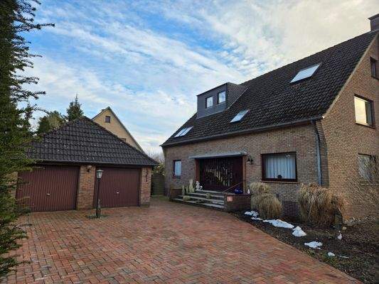 Außenansicht seitlich Garagen