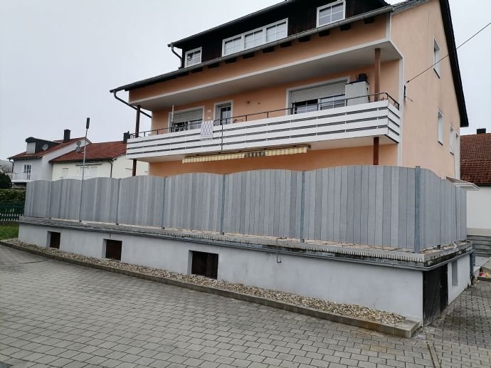 Große renovierte 3-Zimmer-Wohnung mit riesiger Terrasse in einem 3-Familienwohnhaus, Ingolstadt-Oberhaunstadt