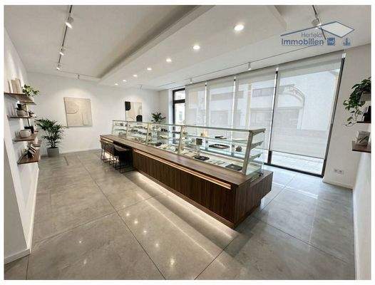 Beispielfoto mit Einrichtung (KI-unterstützt)