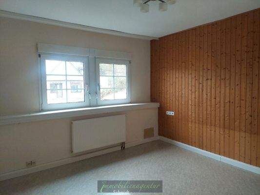 DG - Zimmer zur Straßenseite