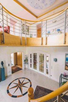 Blick von der Galerie in das Erdgeschoss