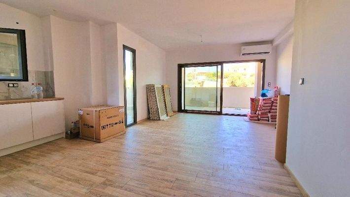 Kreta, Gournes: Renoviertes Gebäude mit 7 Wohnungen zu verkaufen