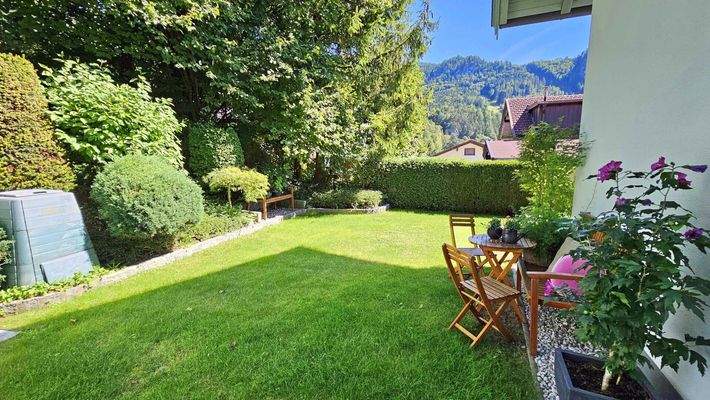 Garten im Osten am Waldrand, Sonniges Einfamilienhaus mit Doppelgarage