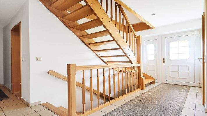 Treppe zum Obergeschoss