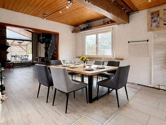 Essbereich (KI möbliert)